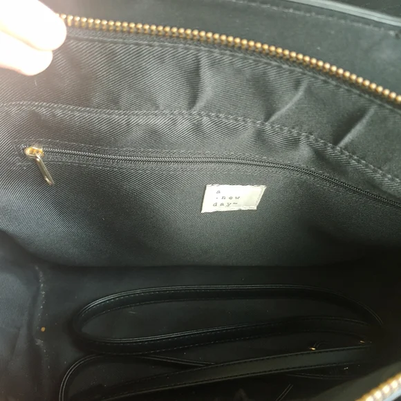 Color block purse! - Picture 3 of 4